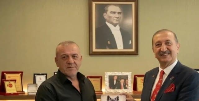 ABP Lideri Yalçın'dan UBT'ye Ziyaret: Bozkurt Takdimi