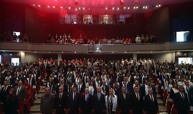 DEÜ, Yeni Akademik Yılına Coşkulu Bir Törenle Başladı